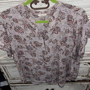 NWOT Maurice’s blouse with zipper on front flower 🌹 grey color pretty size xxl